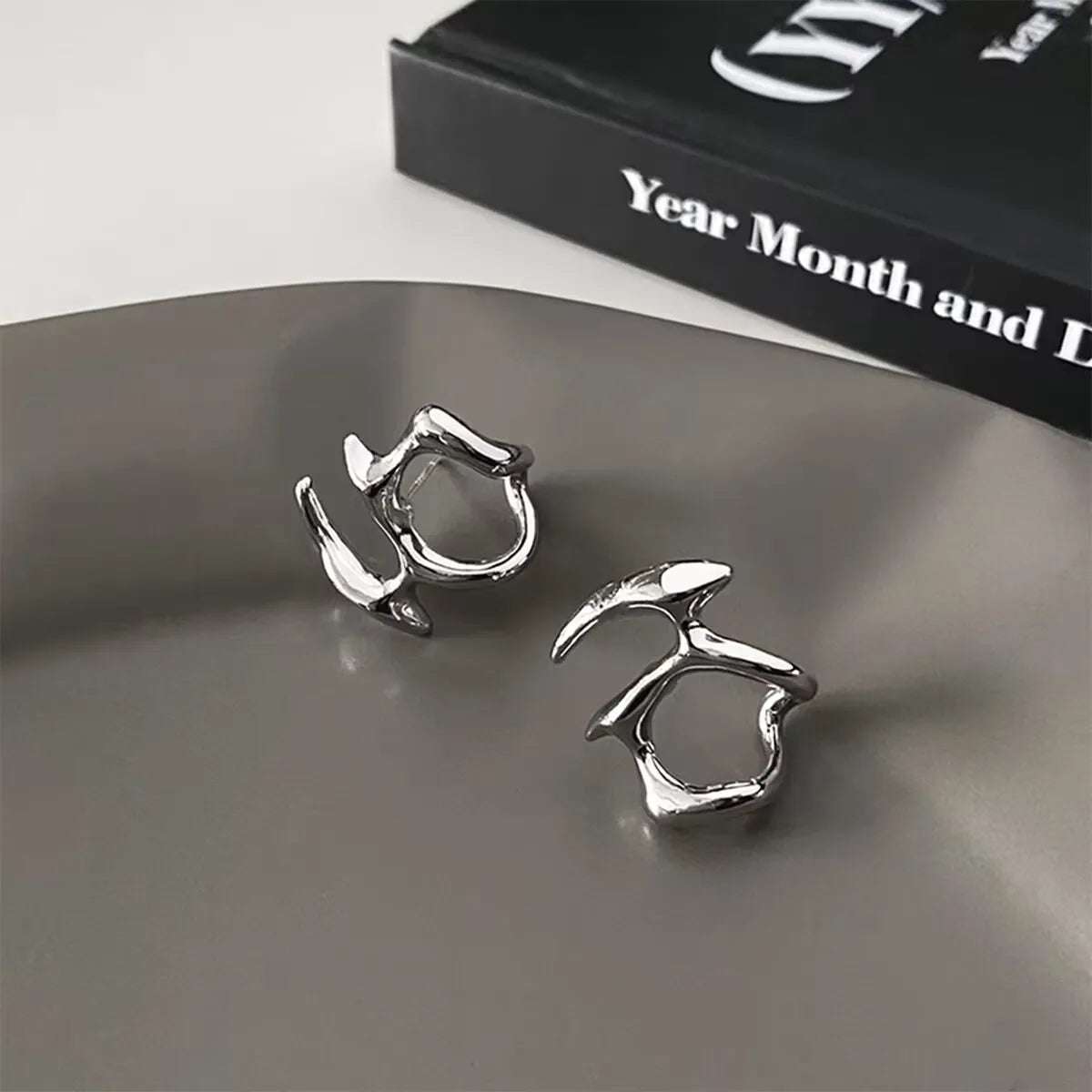 Astrielle - Star-shaped zirconia earrings with cross detail